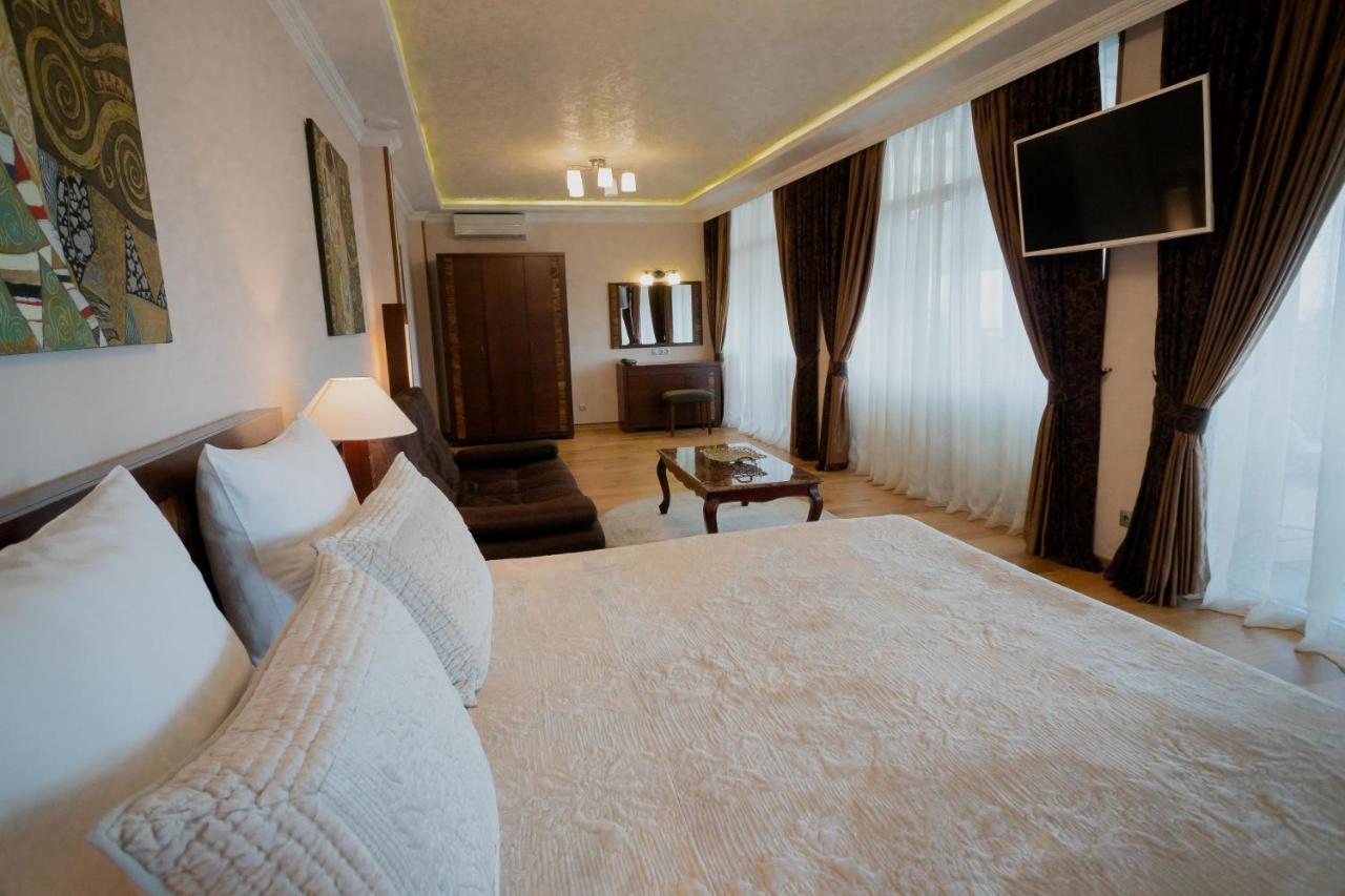 Leon Boutique Hotel Sukhumi Exterior foto