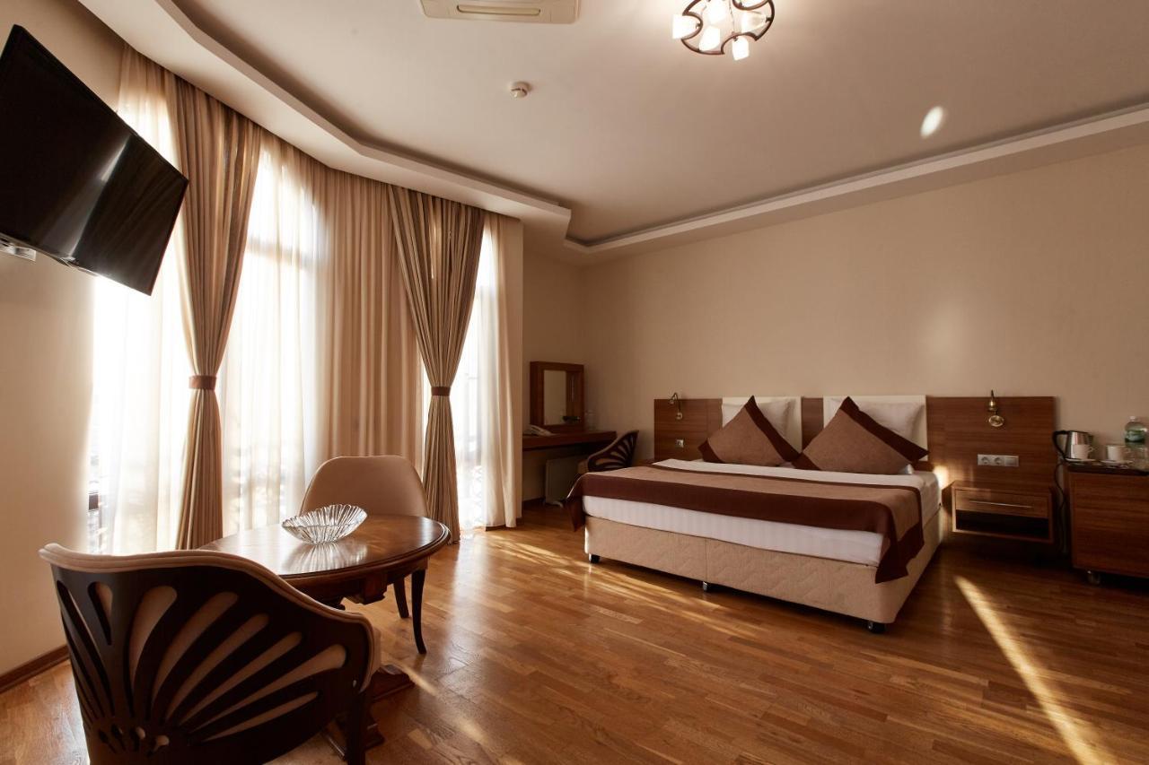 Leon Boutique Hotel Sukhumi Exterior foto